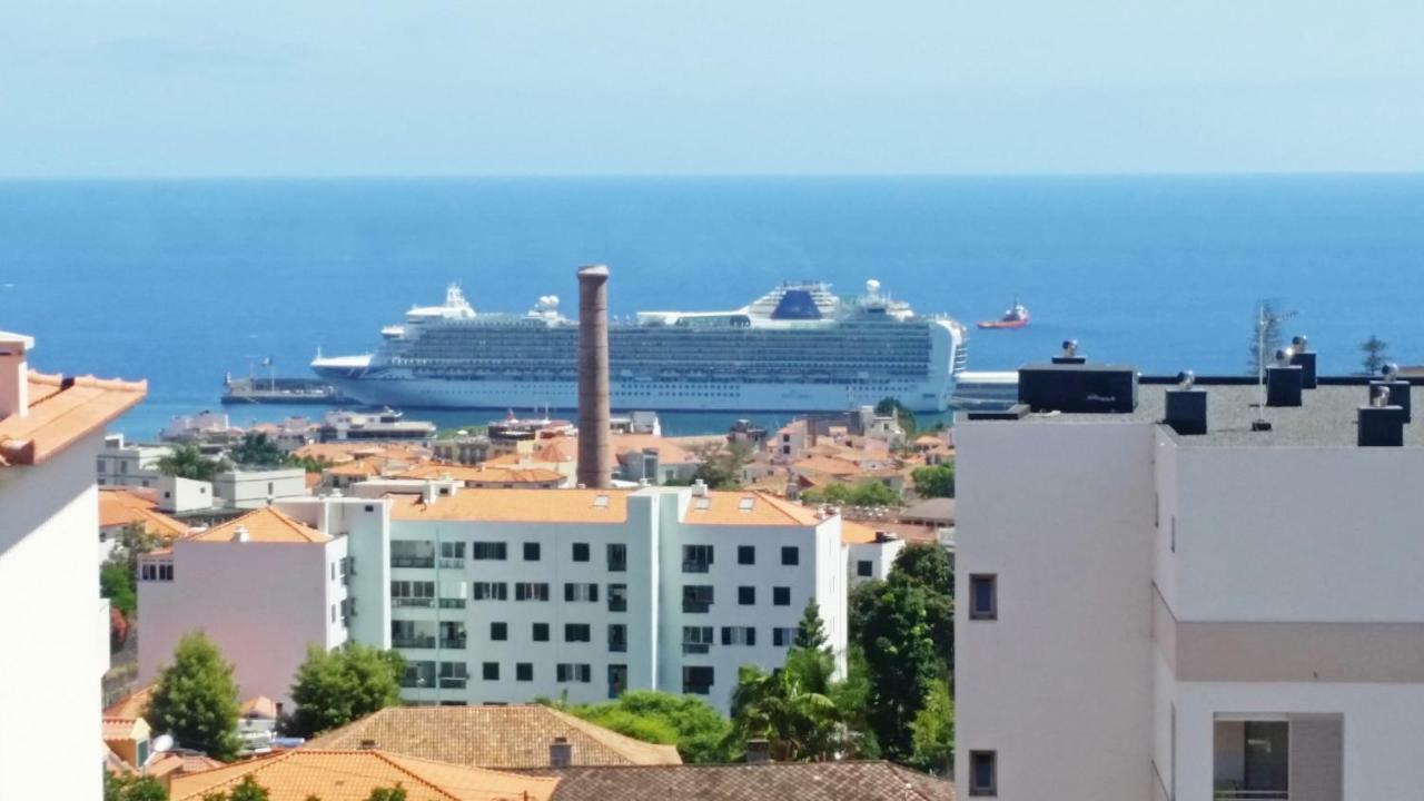 Top Floor With Balcony In Funchal Buitenkant foto